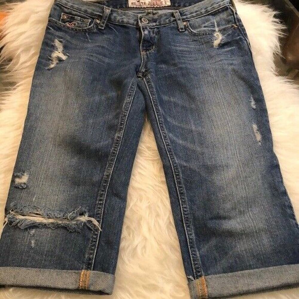 Hollister distressed cropped Capri jeans Women’s Size 0 Shorts
